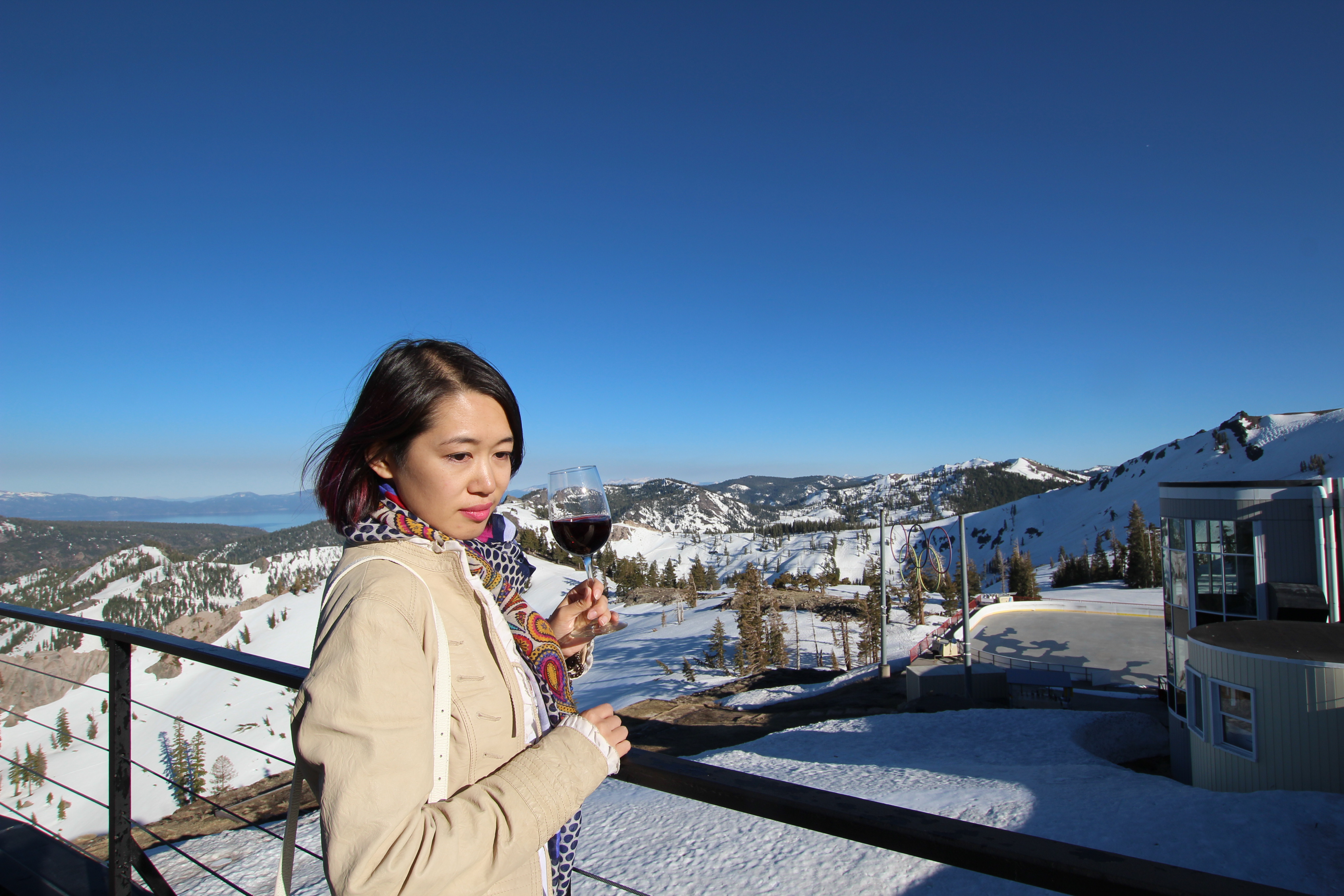 這里的夏天不止滑雪！熱辣比基尼秀點亮清涼之旅